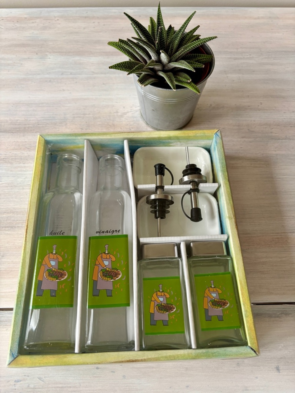 Vintage Chef-Motif Oil & Vinegar Bottle Set. Six‑Piece Glass Set. NEW ❤️